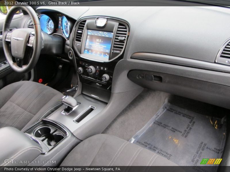 Dashboard of 2012 300 S V6