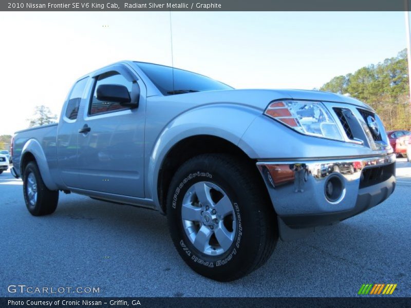 Radiant Silver Metallic / Graphite 2010 Nissan Frontier SE V6 King Cab