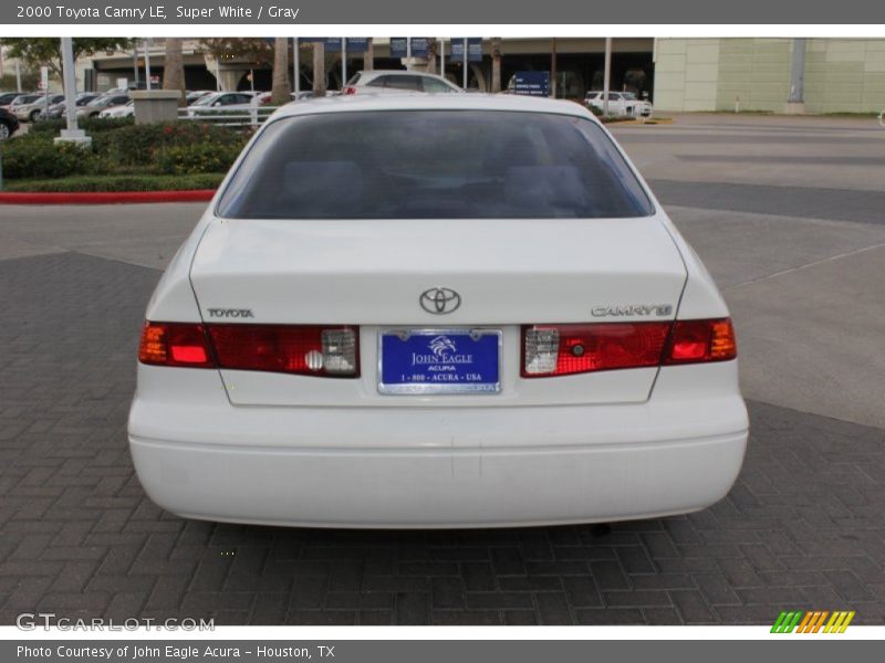 Super White / Gray 2000 Toyota Camry LE