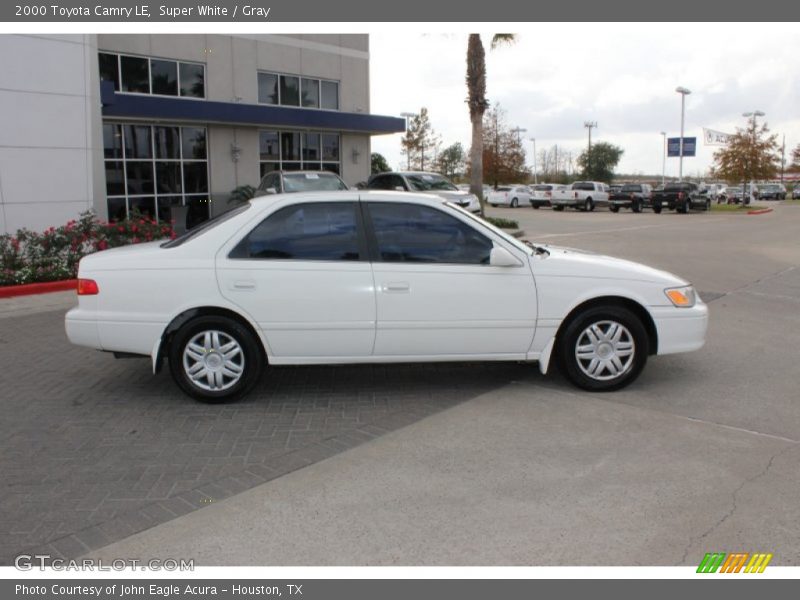 Super White / Gray 2000 Toyota Camry LE
