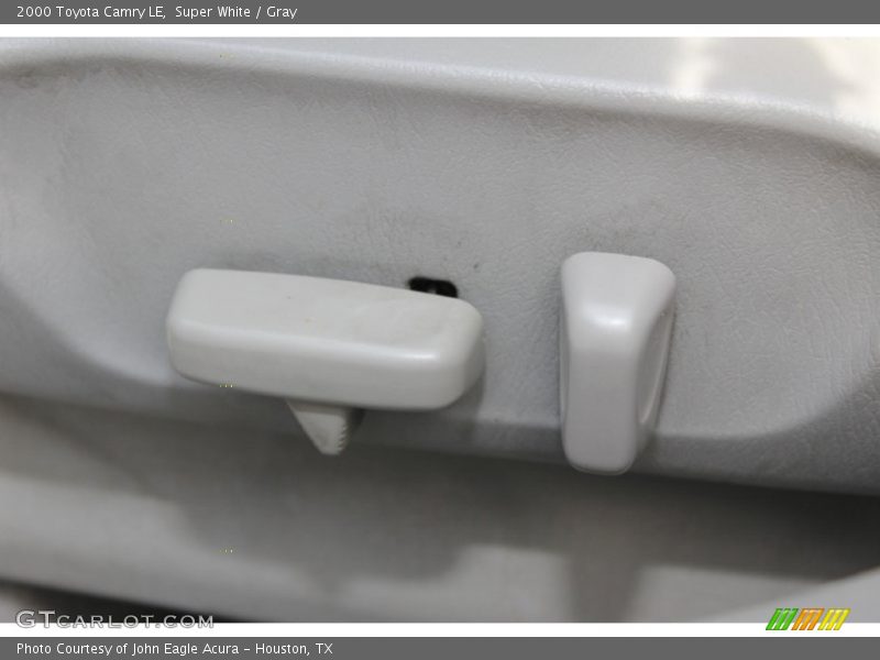 Super White / Gray 2000 Toyota Camry LE
