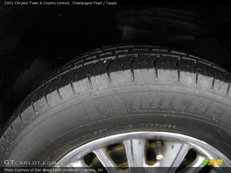 Champagne Pearl / Taupe 2001 Chrysler Town & Country Limited