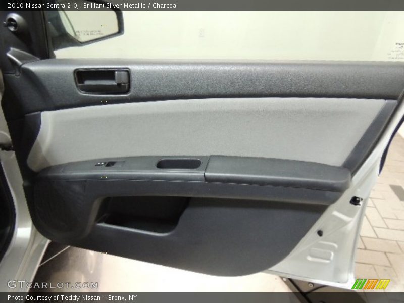 Brilliant Silver Metallic / Charcoal 2010 Nissan Sentra 2.0