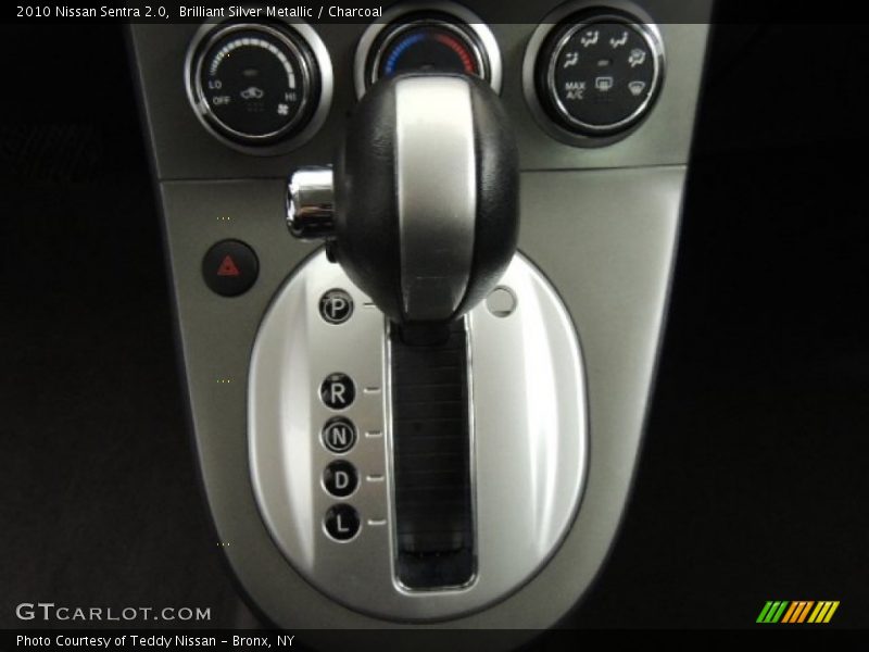 Brilliant Silver Metallic / Charcoal 2010 Nissan Sentra 2.0