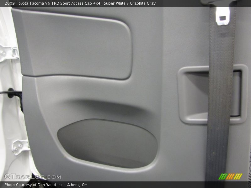 Super White / Graphite Gray 2009 Toyota Tacoma V6 TRD Sport Access Cab 4x4