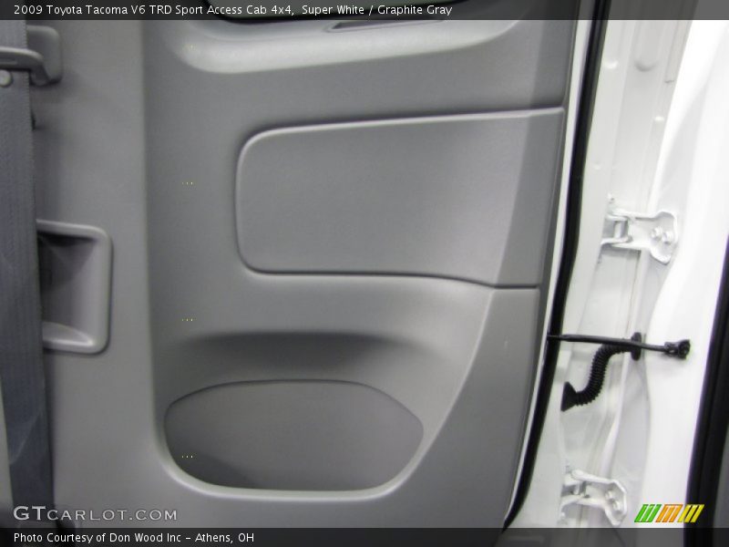 Super White / Graphite Gray 2009 Toyota Tacoma V6 TRD Sport Access Cab 4x4