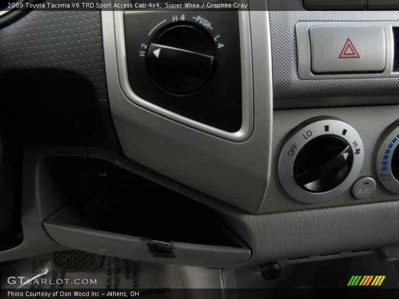 Super White / Graphite Gray 2009 Toyota Tacoma V6 TRD Sport Access Cab 4x4