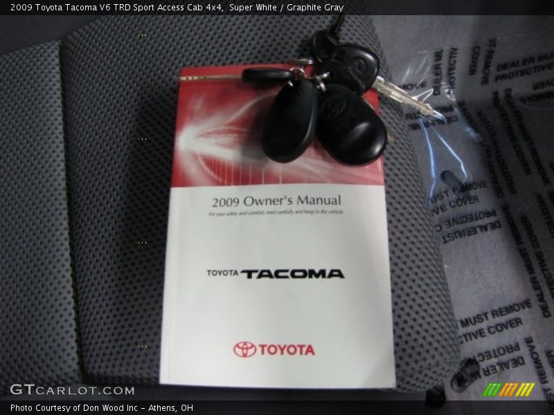 Super White / Graphite Gray 2009 Toyota Tacoma V6 TRD Sport Access Cab 4x4