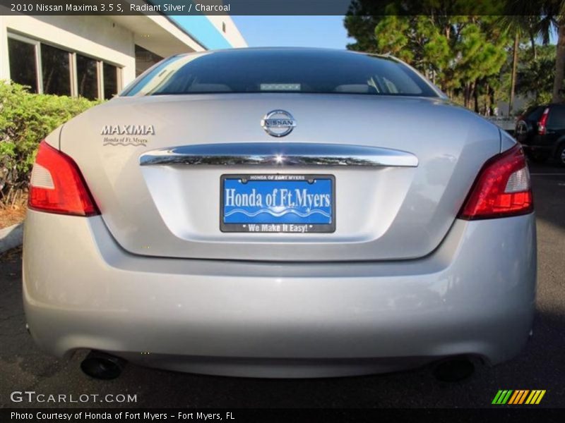 Radiant Silver / Charcoal 2010 Nissan Maxima 3.5 S