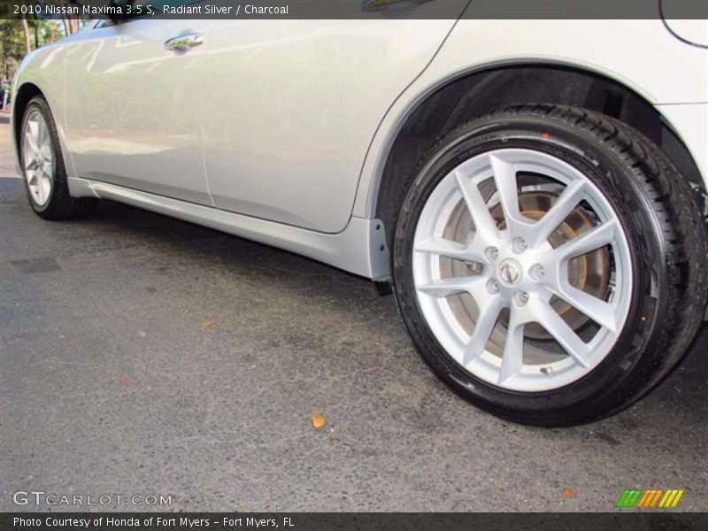 Radiant Silver / Charcoal 2010 Nissan Maxima 3.5 S