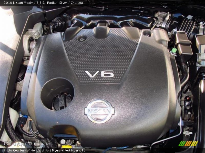 Radiant Silver / Charcoal 2010 Nissan Maxima 3.5 S