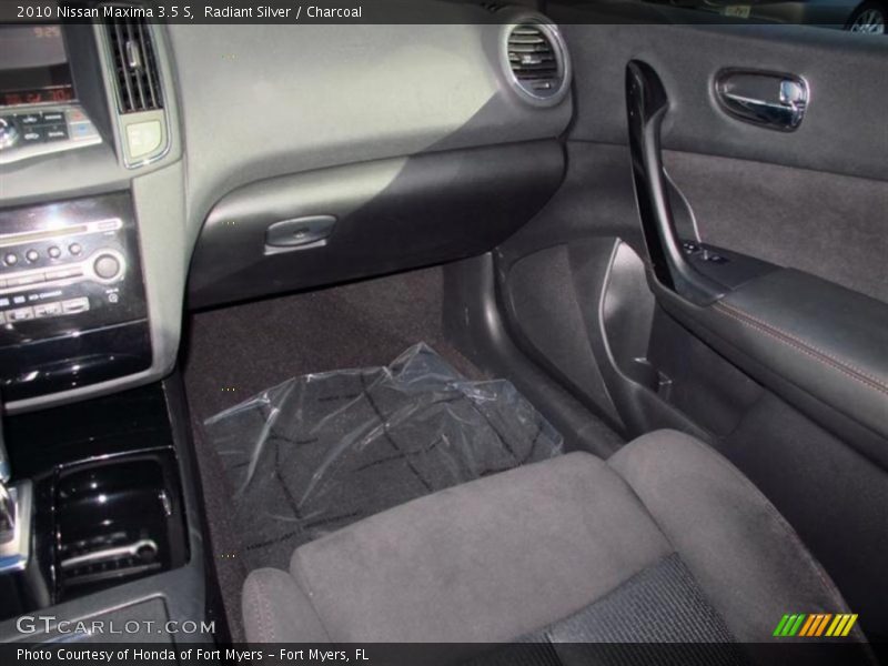 Radiant Silver / Charcoal 2010 Nissan Maxima 3.5 S