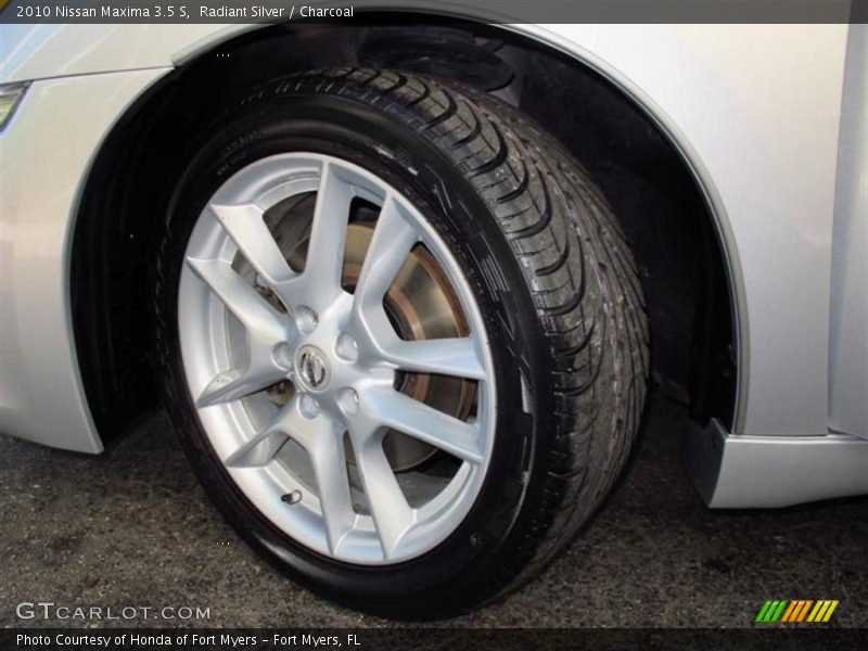 Radiant Silver / Charcoal 2010 Nissan Maxima 3.5 S