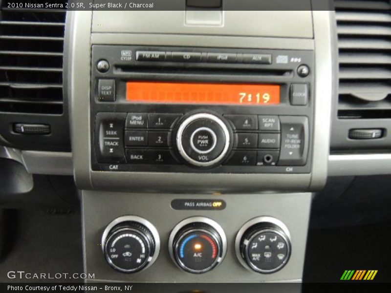 Super Black / Charcoal 2010 Nissan Sentra 2.0 SR