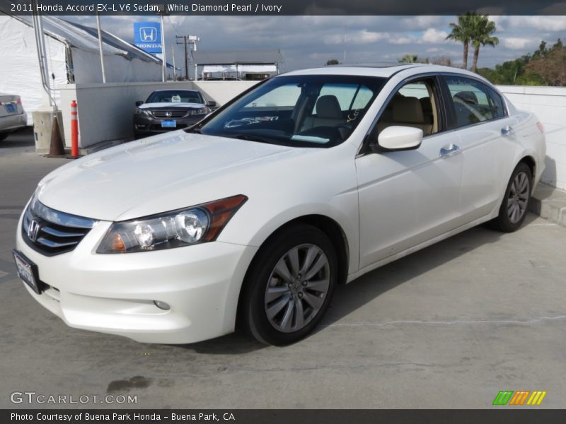 Front 3/4 View of 2011 Accord EX-L V6 Sedan