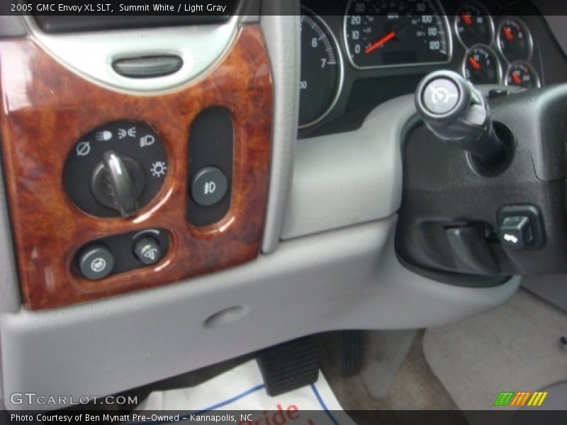 Summit White / Light Gray 2005 GMC Envoy XL SLT