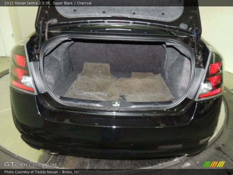 Super Black / Charcoal 2012 Nissan Sentra 2.0 SR