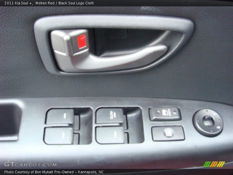 Molten Red / Black Soul Logo Cloth 2011 Kia Soul +