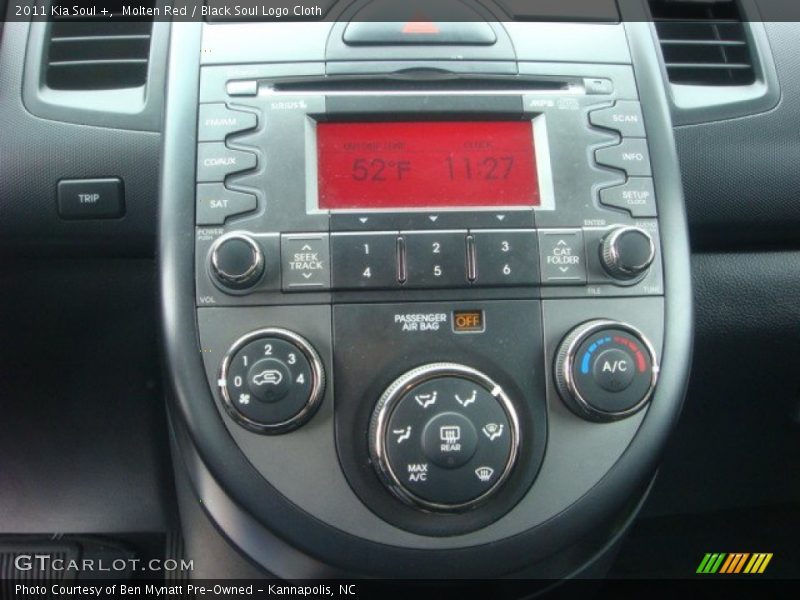 Molten Red / Black Soul Logo Cloth 2011 Kia Soul +