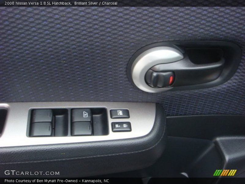 Brilliant Silver / Charcoal 2008 Nissan Versa 1.8 SL Hatchback