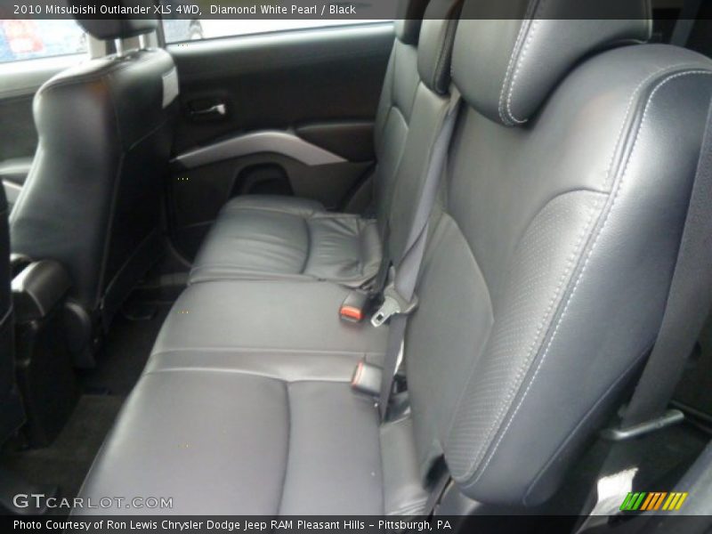 Diamond White Pearl / Black 2010 Mitsubishi Outlander XLS 4WD