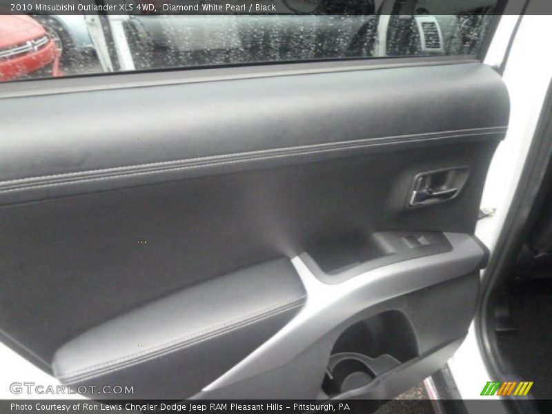 Diamond White Pearl / Black 2010 Mitsubishi Outlander XLS 4WD