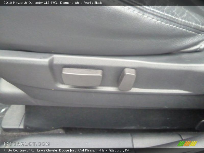Diamond White Pearl / Black 2010 Mitsubishi Outlander XLS 4WD