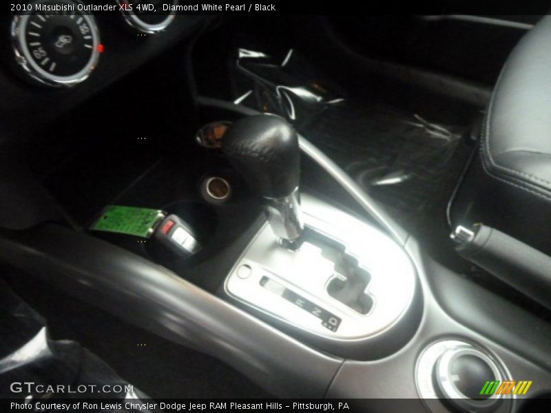 Diamond White Pearl / Black 2010 Mitsubishi Outlander XLS 4WD