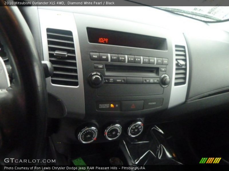 Diamond White Pearl / Black 2010 Mitsubishi Outlander XLS 4WD