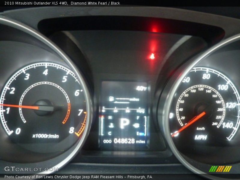 Diamond White Pearl / Black 2010 Mitsubishi Outlander XLS 4WD