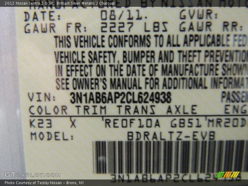 Brilliant Silver Metallic / Charcoal 2012 Nissan Sentra 2.0 SR