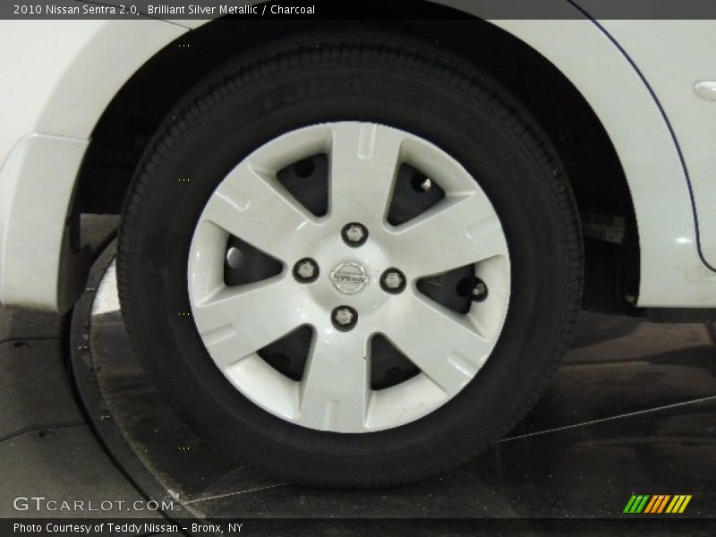 Brilliant Silver Metallic / Charcoal 2010 Nissan Sentra 2.0