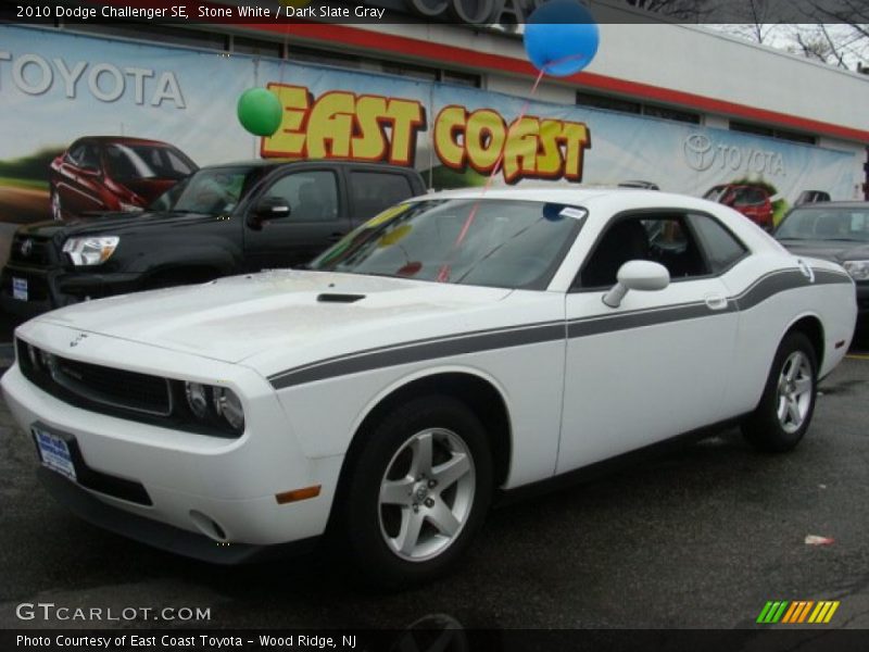 Stone White / Dark Slate Gray 2010 Dodge Challenger SE