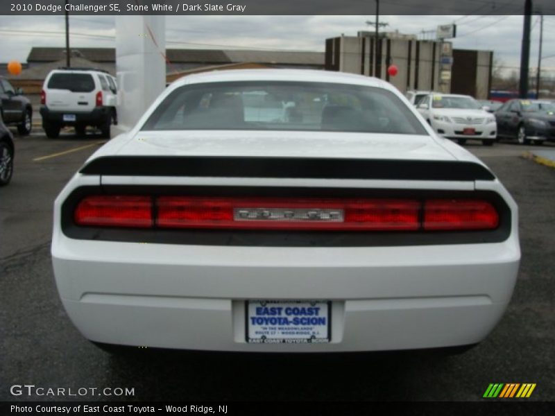 Stone White / Dark Slate Gray 2010 Dodge Challenger SE