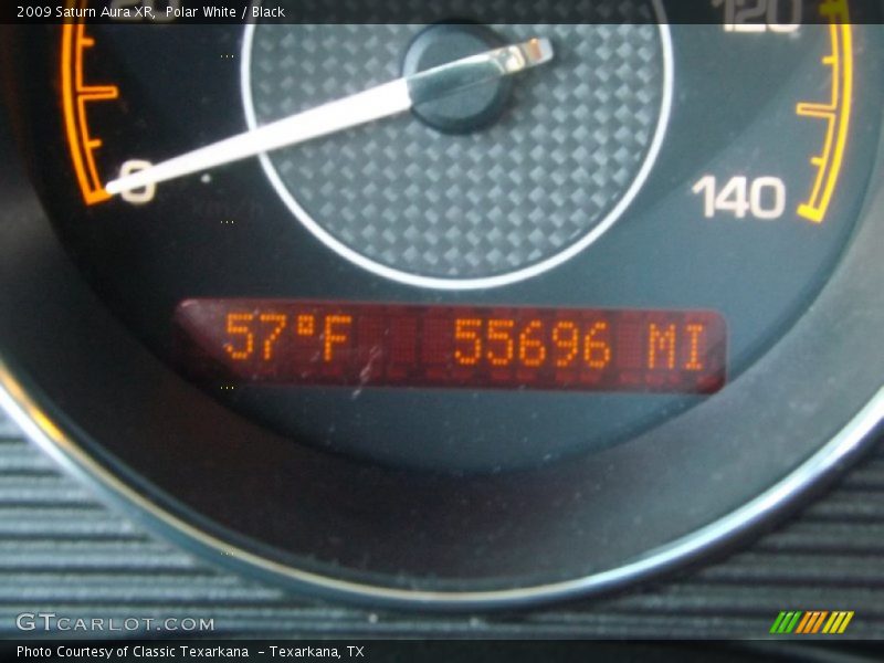 Polar White / Black 2009 Saturn Aura XR