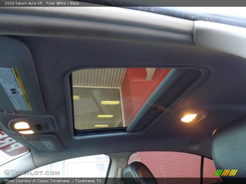 Polar White / Black 2009 Saturn Aura XR
