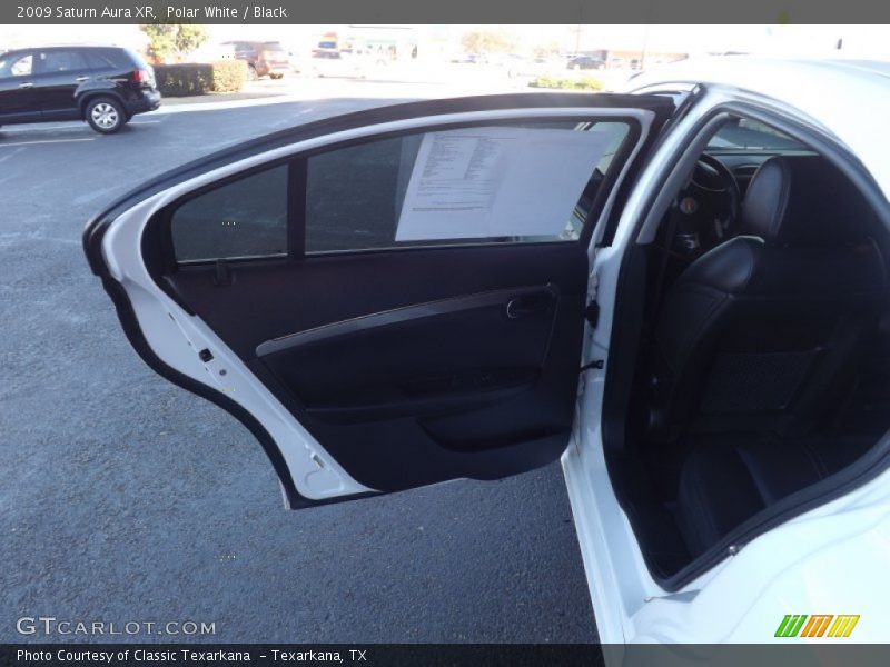 Polar White / Black 2009 Saturn Aura XR