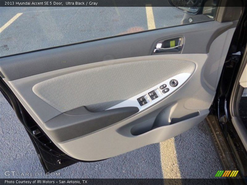 Ultra Black / Gray 2013 Hyundai Accent SE 5 Door