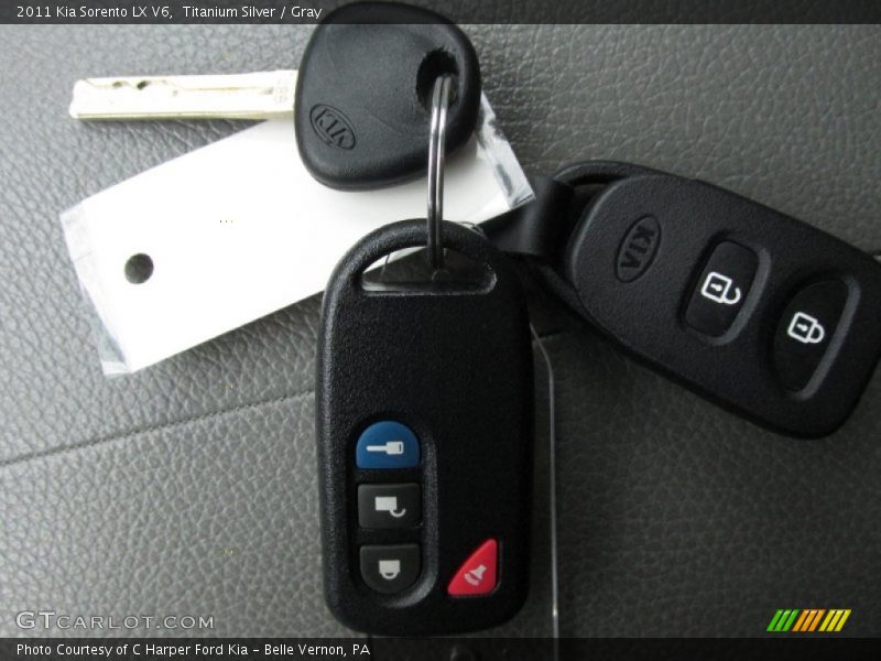 Titanium Silver / Gray 2011 Kia Sorento LX V6