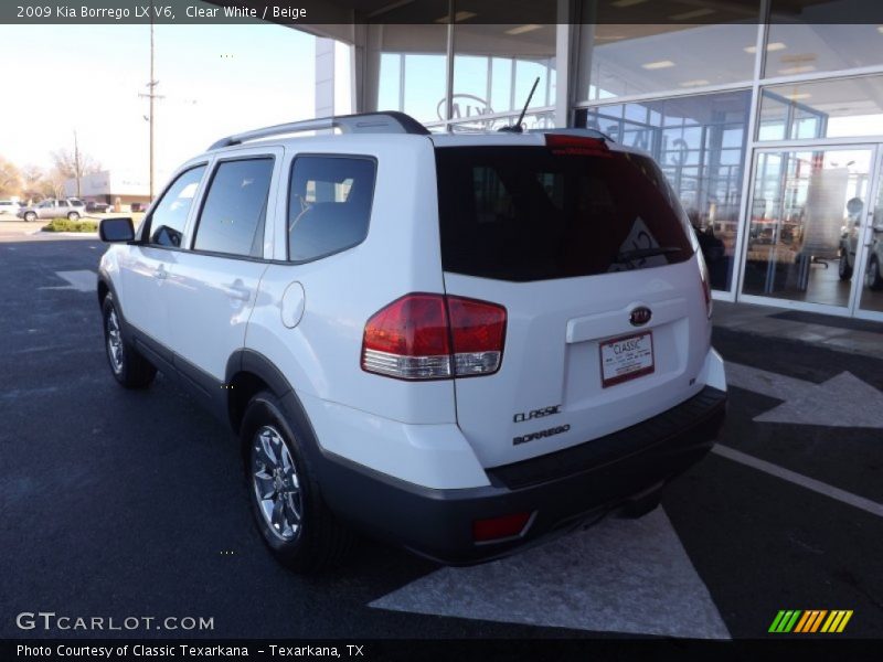 Clear White / Beige 2009 Kia Borrego LX V6