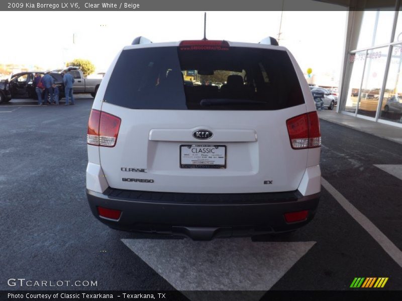 Clear White / Beige 2009 Kia Borrego LX V6
