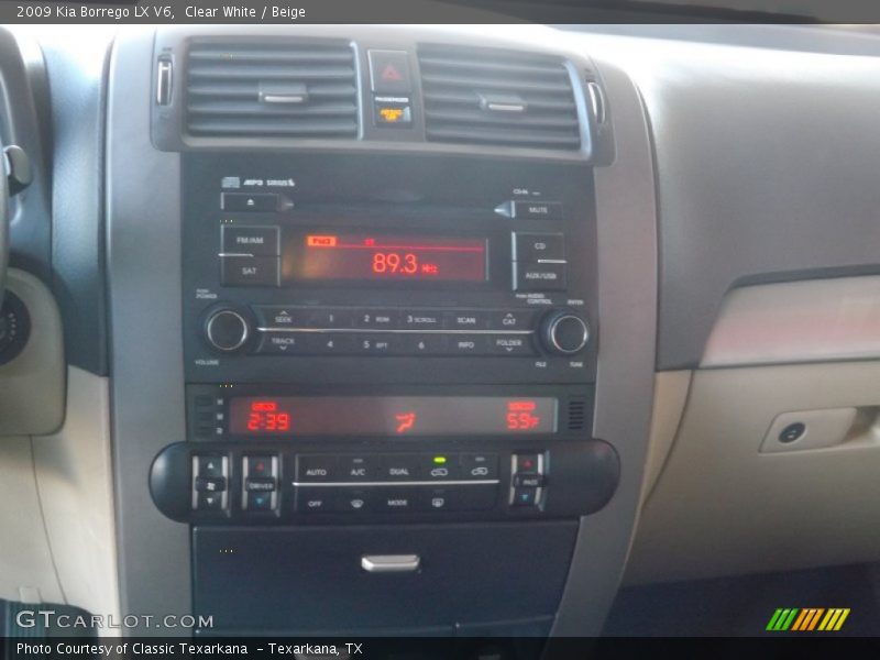 Clear White / Beige 2009 Kia Borrego LX V6