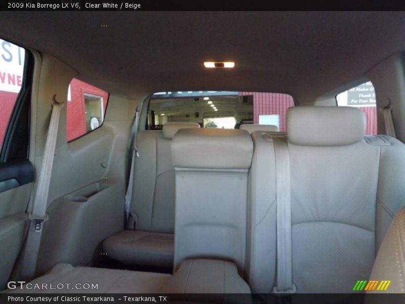 Clear White / Beige 2009 Kia Borrego LX V6