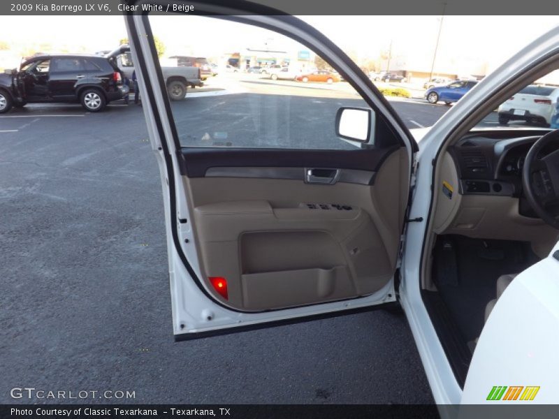 Clear White / Beige 2009 Kia Borrego LX V6