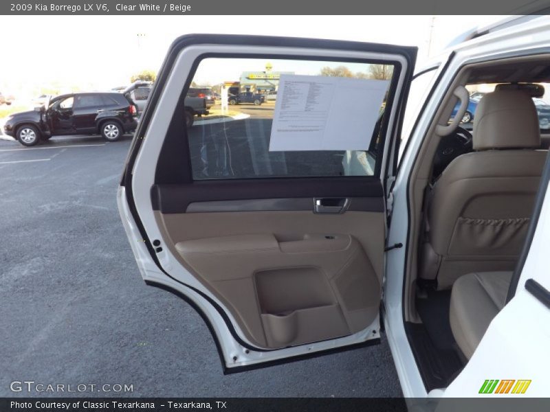 Clear White / Beige 2009 Kia Borrego LX V6