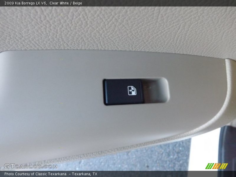 Clear White / Beige 2009 Kia Borrego LX V6