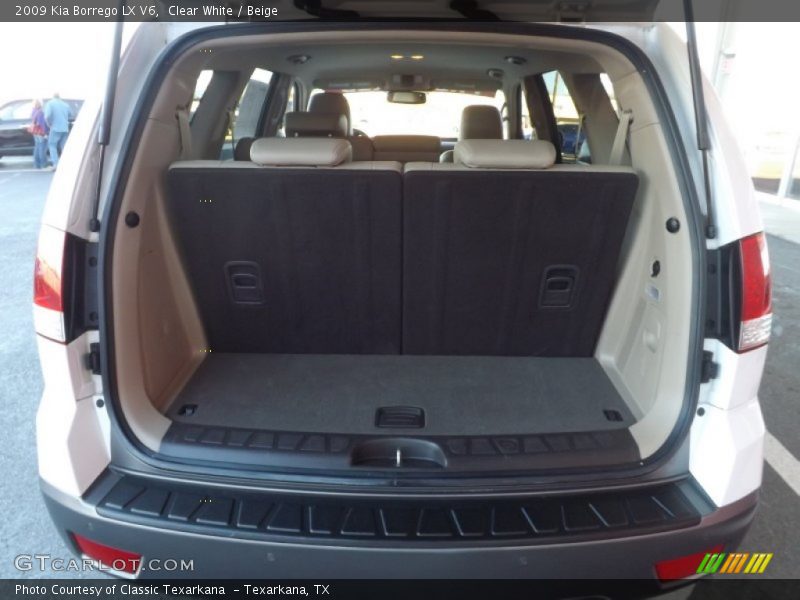 Clear White / Beige 2009 Kia Borrego LX V6