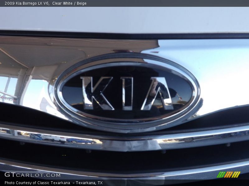 Clear White / Beige 2009 Kia Borrego LX V6