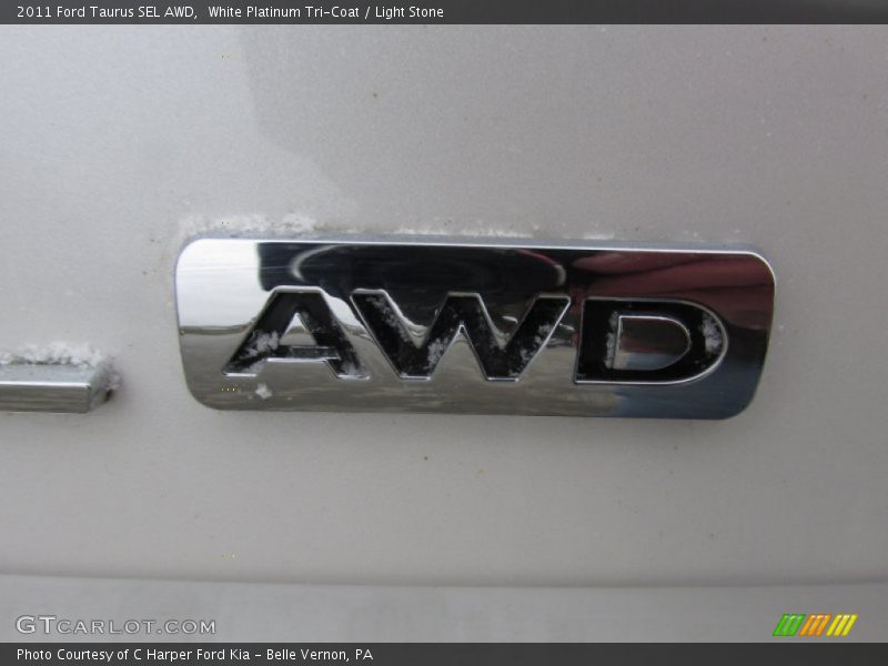 White Platinum Tri-Coat / Light Stone 2011 Ford Taurus SEL AWD