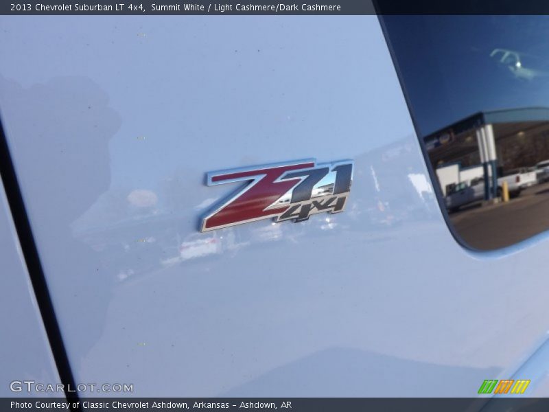 Summit White / Light Cashmere/Dark Cashmere 2013 Chevrolet Suburban LT 4x4